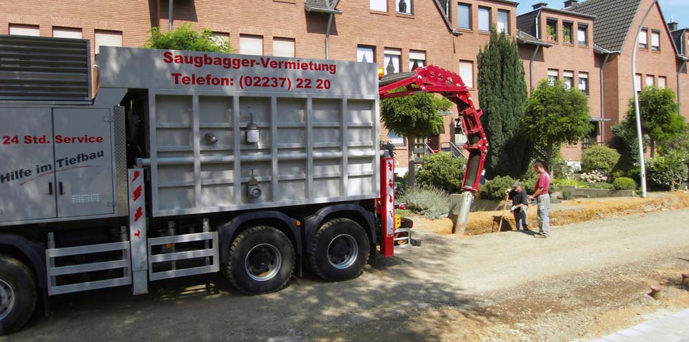 Saugbagger bei Leitungsverlegung